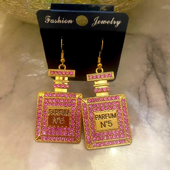 Jewelry - Nwt Glamorous fashion earrings